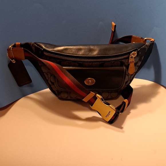 Coach Heritage Belt Bag in Signature Chambray (Model C4035) Treading 2026 - Picture 4 of 16